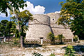 Il castello di Manfredonia, al suo interno  ospitato il Museo Archeologico delle stele daune. 